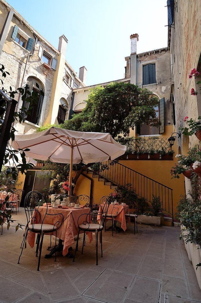 Locanda La Corte — Restaurant & bars in Venice, Veneto