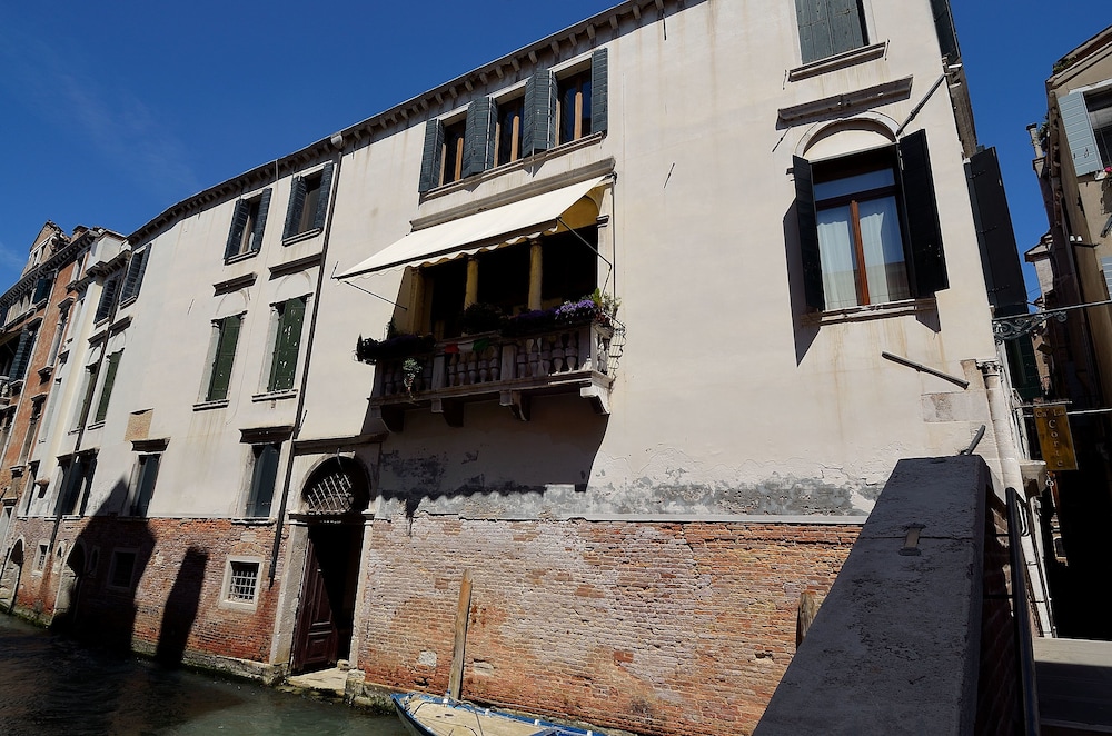 Locanda La Corte — Hotel building in Venice, Veneto