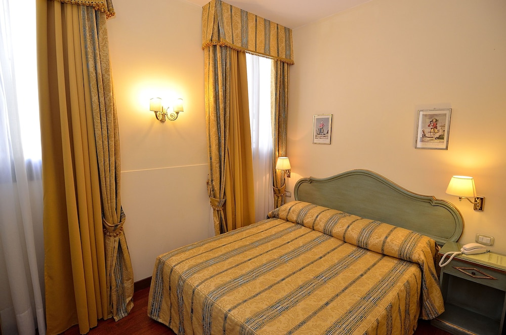 Locanda La Corte — Hotel rooms in Venice, Veneto