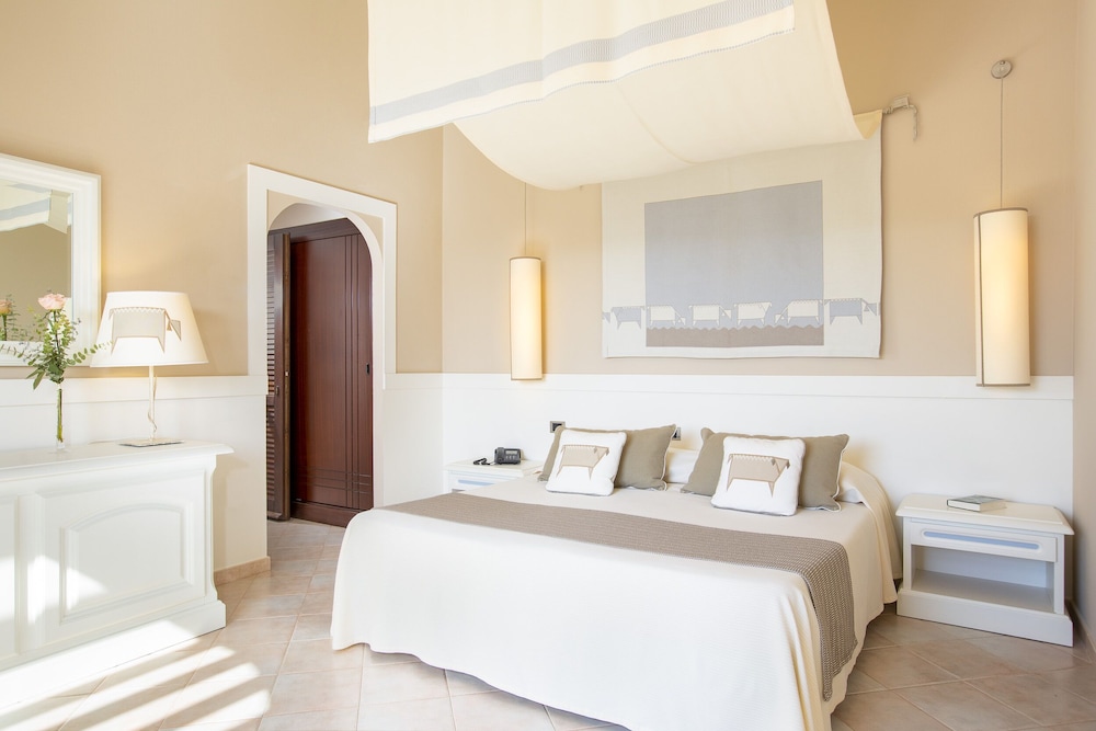 Hotel Baia di Nora — Hotel rooms in Pula, Sardinia