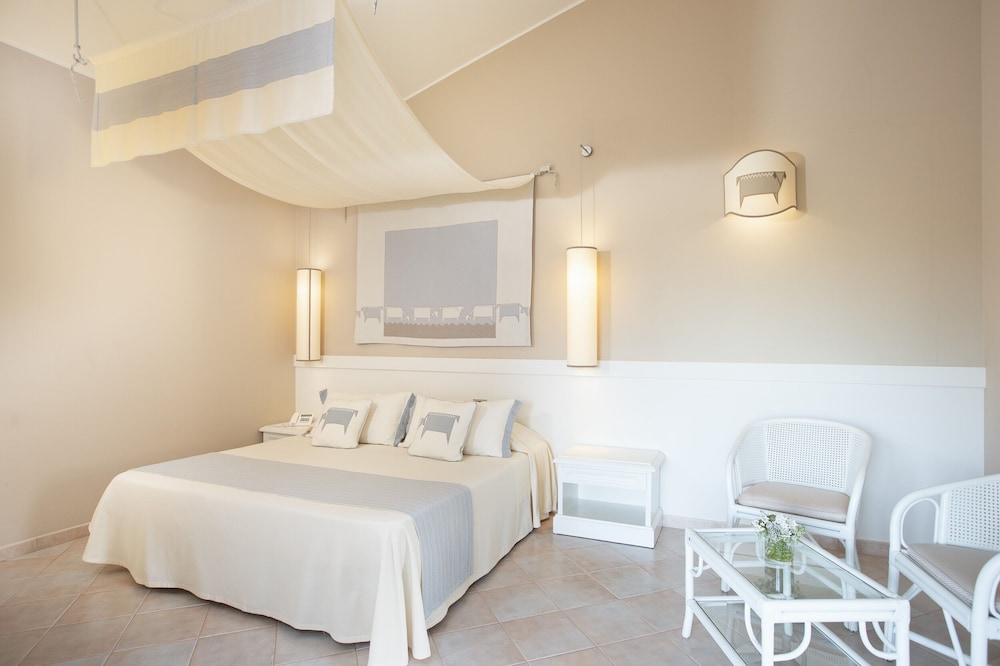 Hotel Baia di Nora — Hotel rooms in Pula, Sardinia