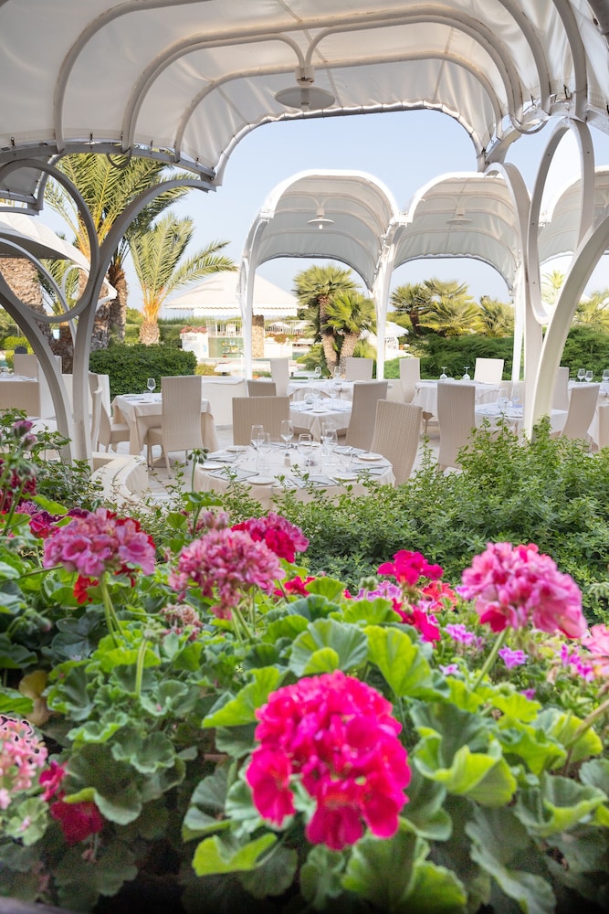 Hotel Baia di Nora — Restaurant & bars in Pula, Sardinia