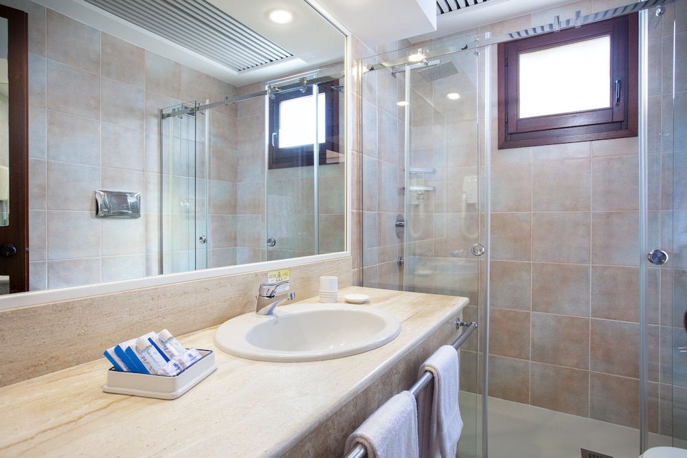 Hotel Baia di Nora — Hotel rooms in Pula, Sardinia