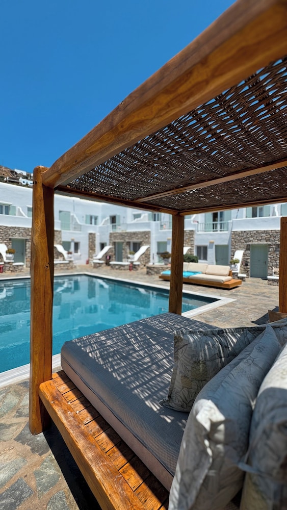 Bellissimo Resort — Swimming pool in Ornos, South Aegean