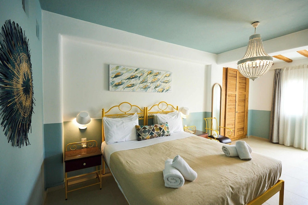 Bellissimo Resort — Hotel rooms in Ornos, South Aegean