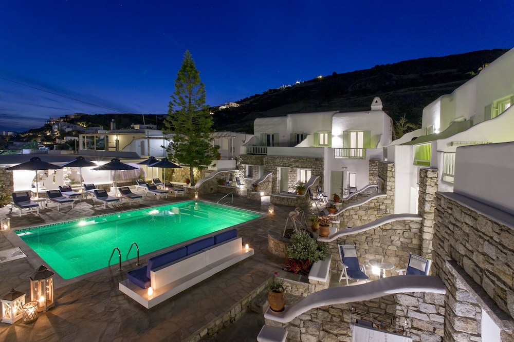 Bellissimo Resort — Swimming pool in Ornos, South Aegean