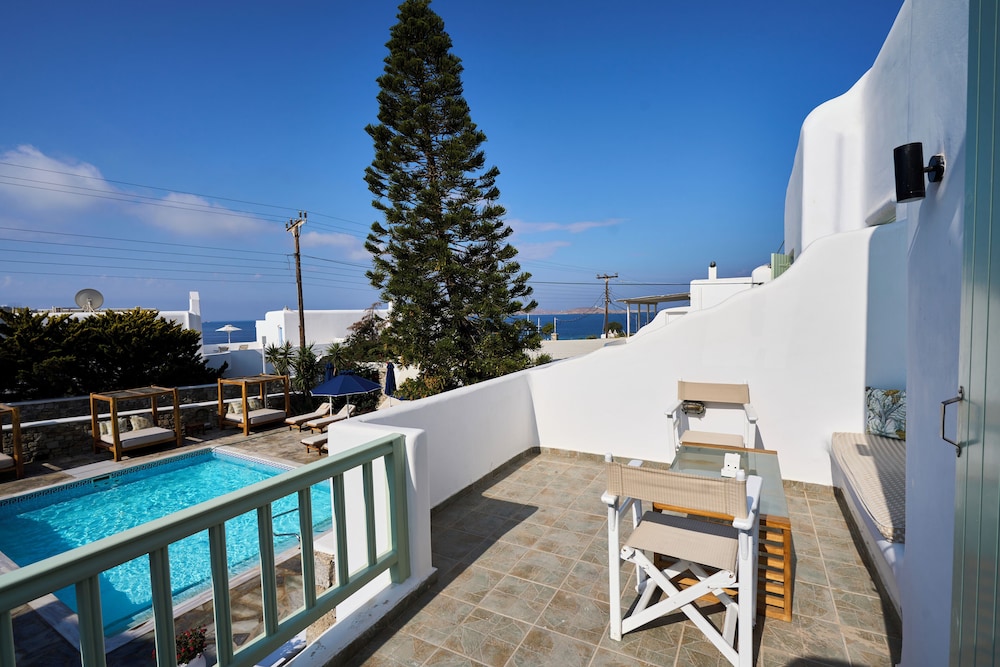 Bellissimo Resort — Swimming pool in Ornos, South Aegean