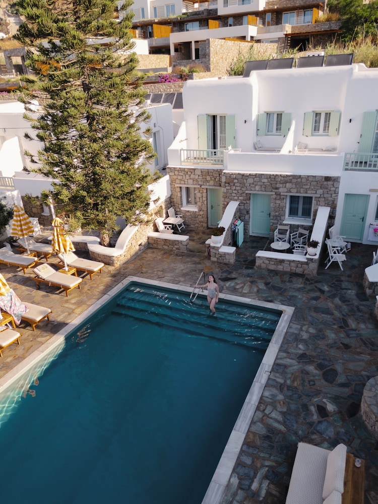 Bellissimo Resort — Swimming pool in Ornos, South Aegean