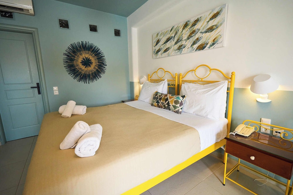 Bellissimo Resort — Hotel rooms in Ornos, South Aegean
