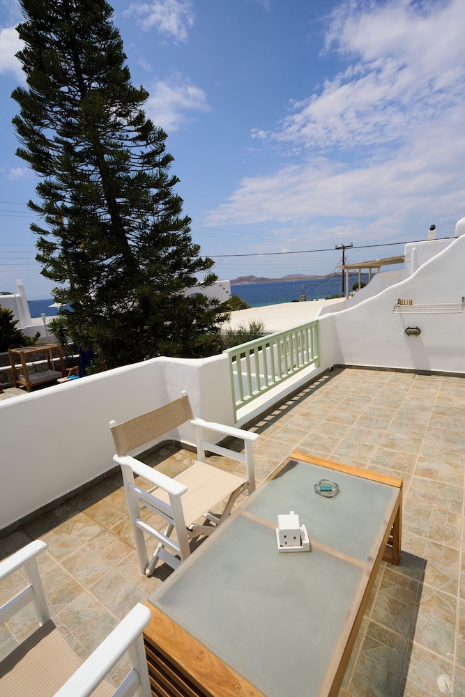 Bellissimo Resort — Hotel building in Ornos, South Aegean