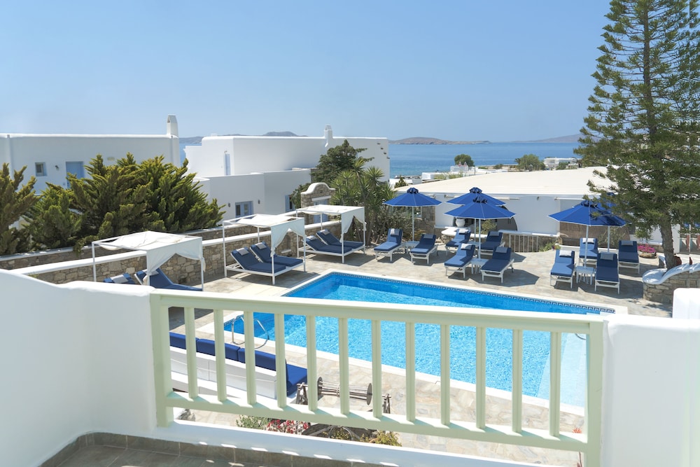 Bellissimo Resort — Swimming pool in Ornos, South Aegean