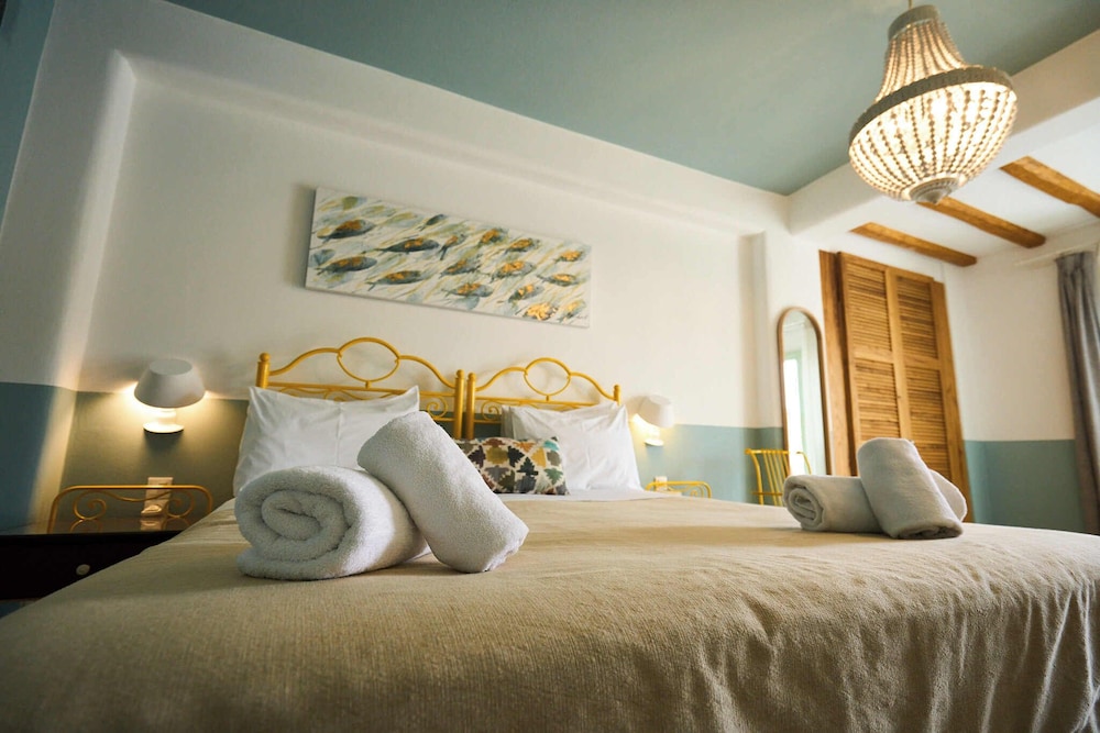 Bellissimo Resort — Hotel rooms in Ornos, South Aegean