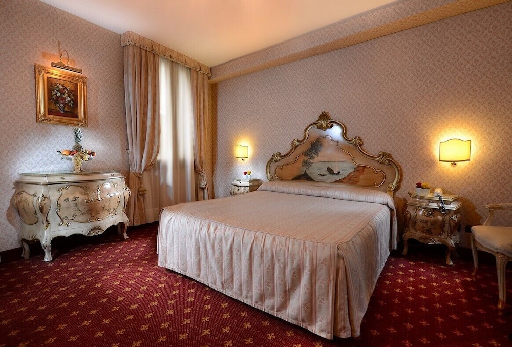 Ca' Rialto House — Hotel rooms in Venice, Veneto