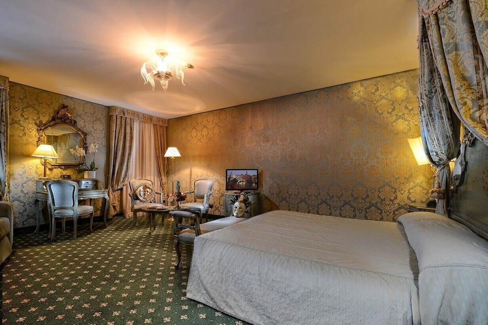 Ca' Rialto House — Hotel rooms in Venice, Veneto