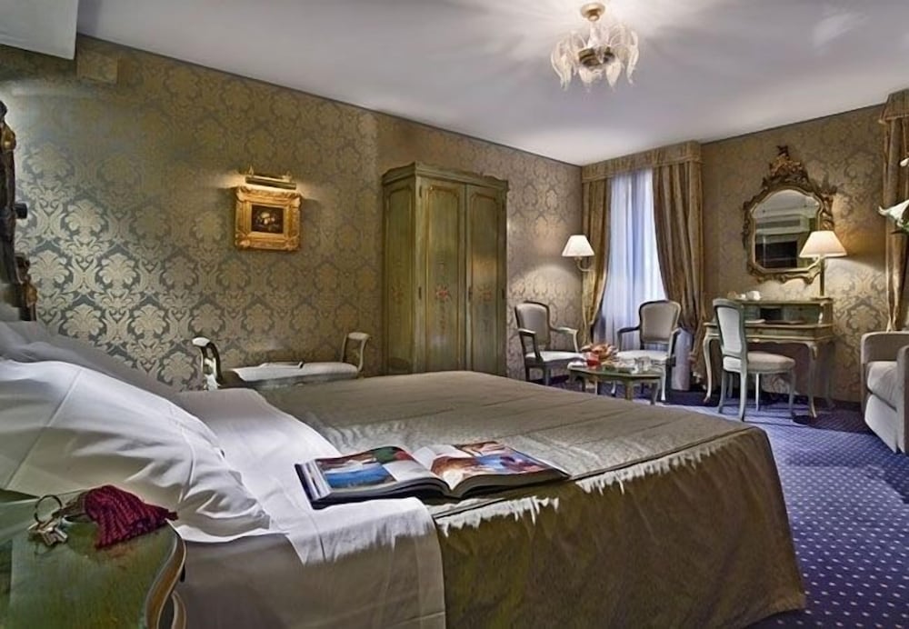 Ca' Rialto House — Hotel rooms in Venice, Veneto