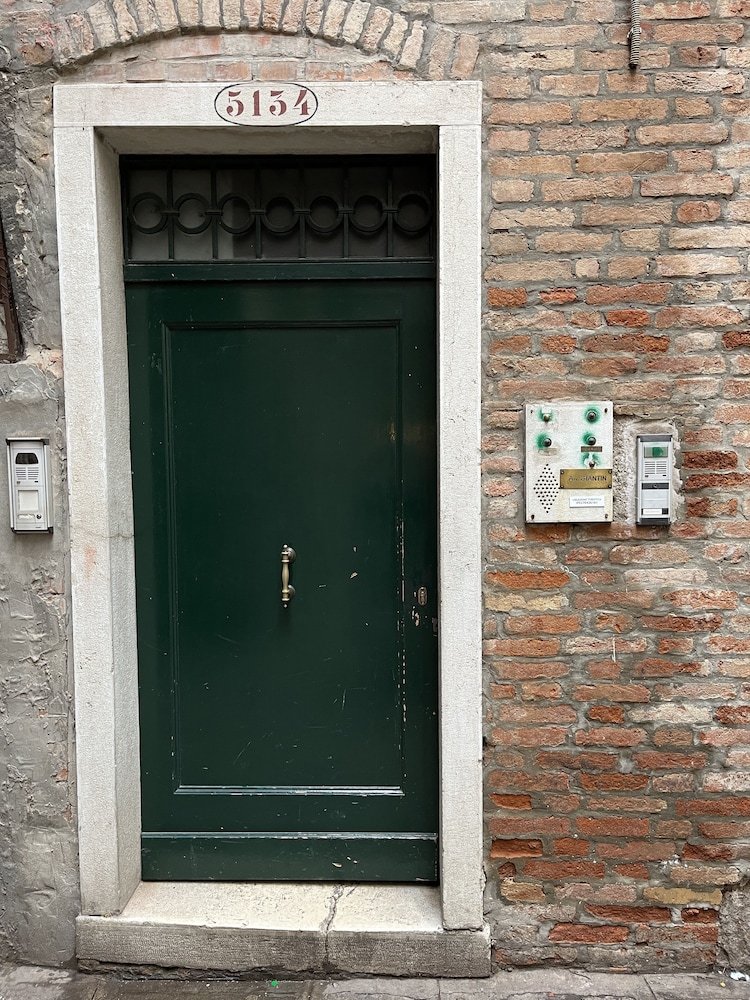 Ca' Rialto House — Hotel building in Venice, Veneto
