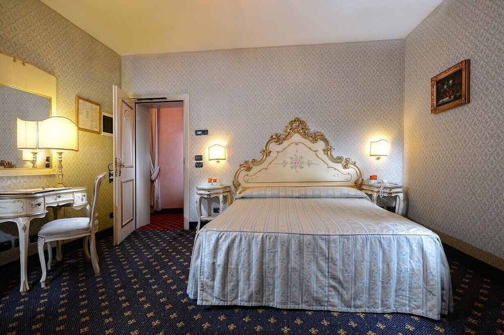 Ca' Rialto House — Hotel rooms in Venice, Veneto