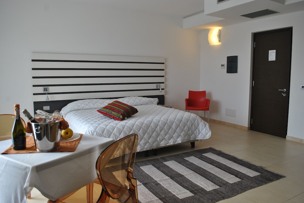 Althea Palace — Hotel rooms in Castelvetrano, Sicily