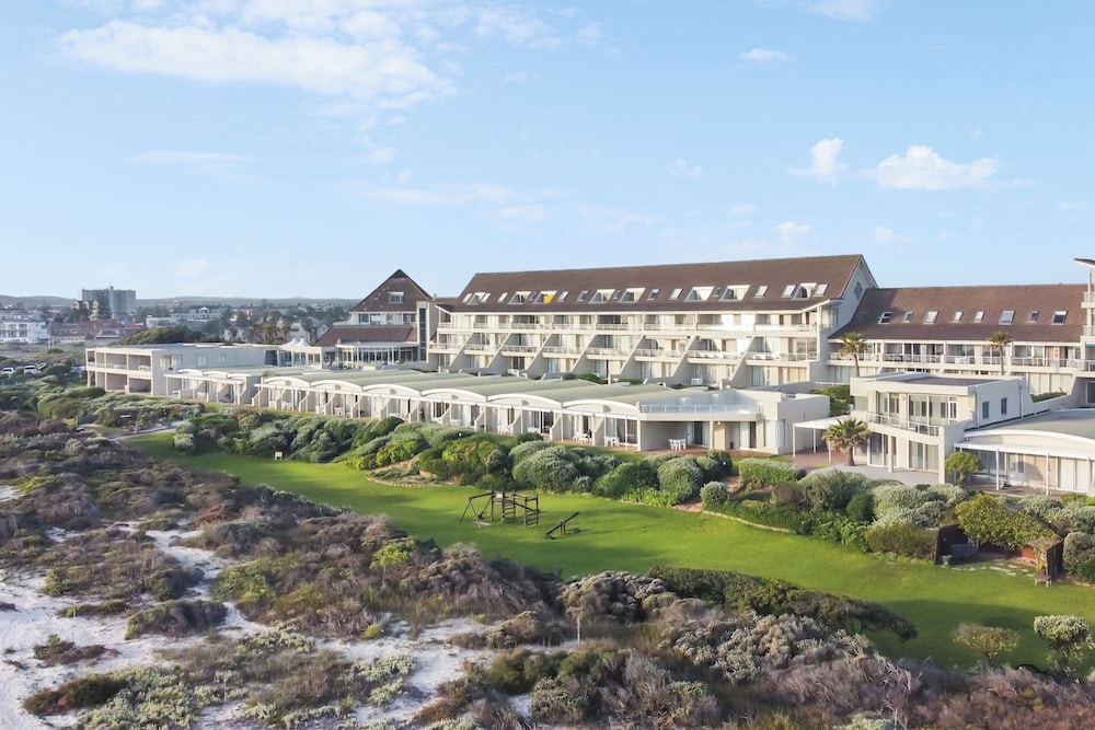 Dolphin Beach Hotel — Hotel building in Cape Town, Western Cape