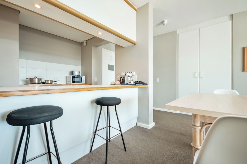 Dolphin Beach Hotel — Hotel rooms in Cape Town, Western Cape