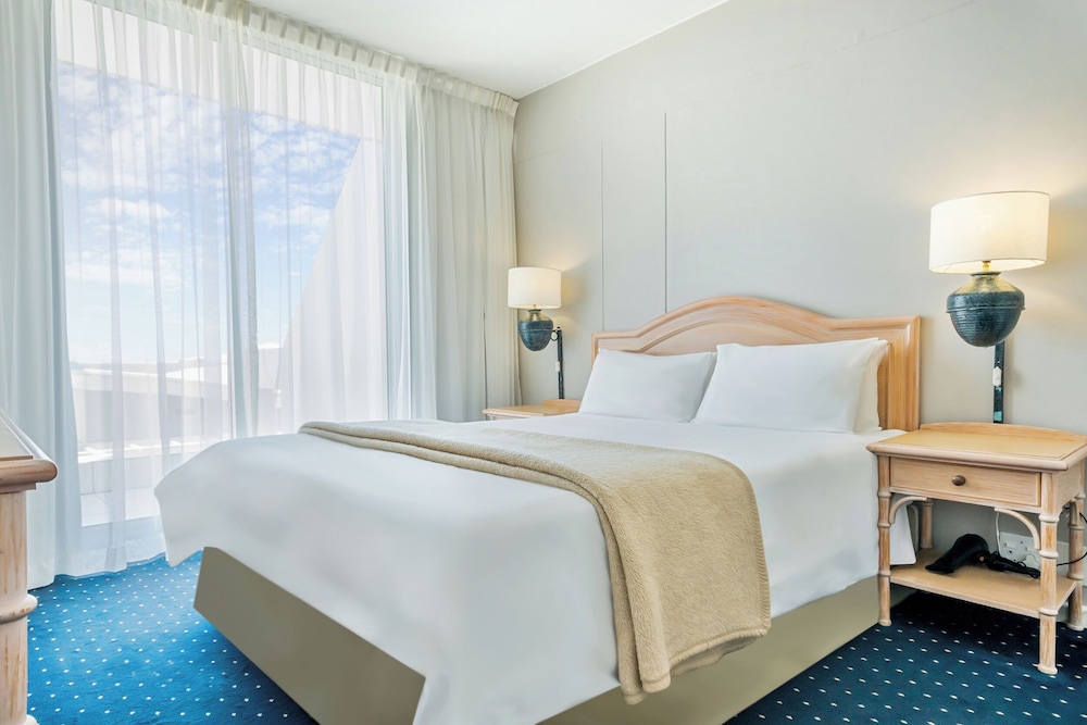 Dolphin Beach Hotel — Hotel rooms in Cape Town, Western Cape