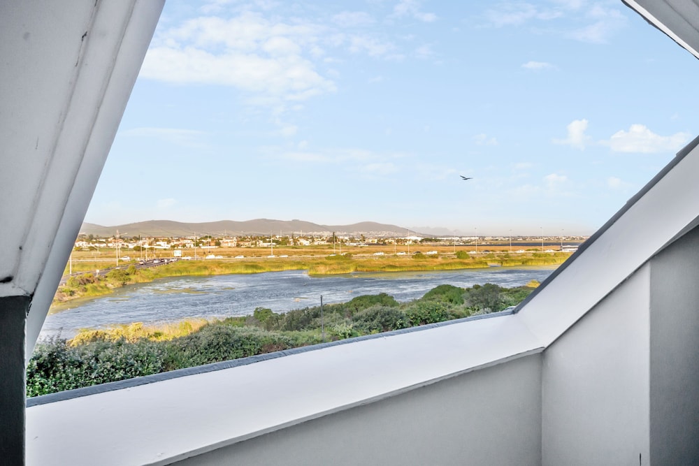 Dolphin Beach Hotel — Hotel rooms in Cape Town, Western Cape