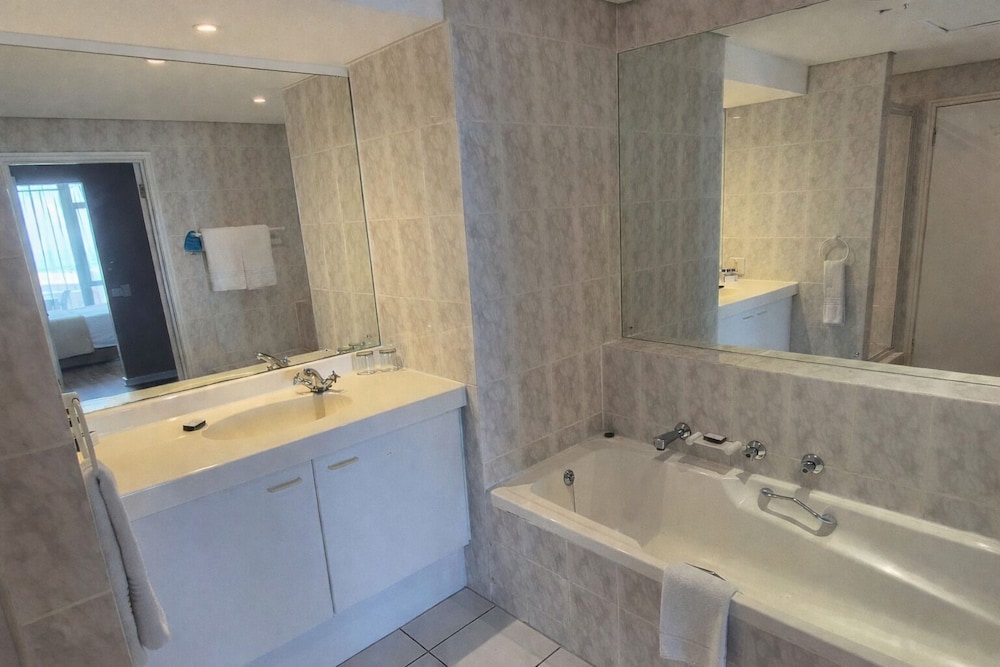 Dolphin Beach Hotel — Hotel rooms in Cape Town, Western Cape