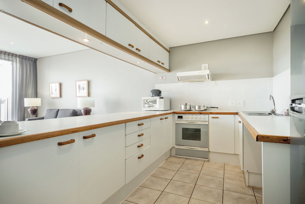 Dolphin Beach Hotel — Hotel rooms in Cape Town, Western Cape