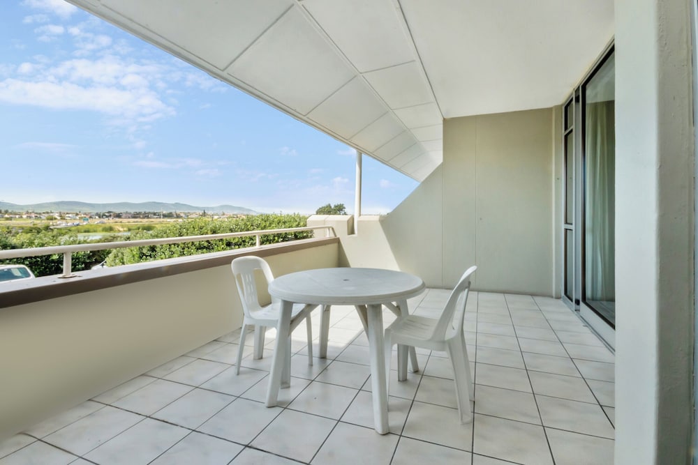 Dolphin Beach Hotel — Hotel rooms in Cape Town, Western Cape