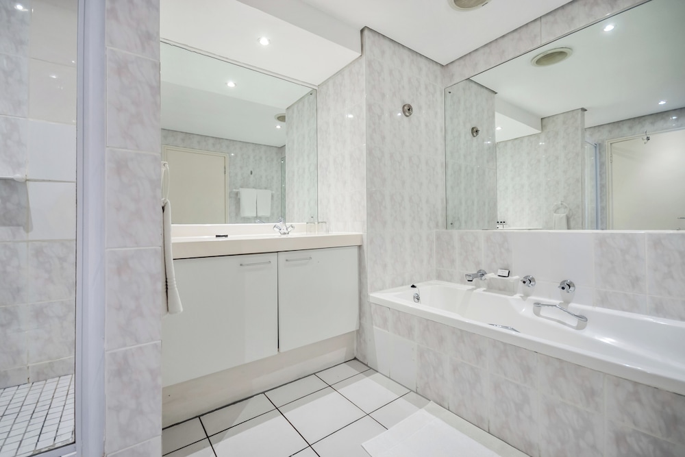 Dolphin Beach Hotel — Hotel rooms in Cape Town, Western Cape