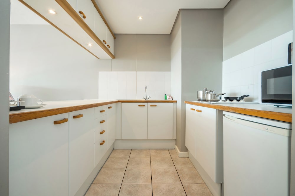Dolphin Beach Hotel — Hotel rooms in Cape Town, Western Cape
