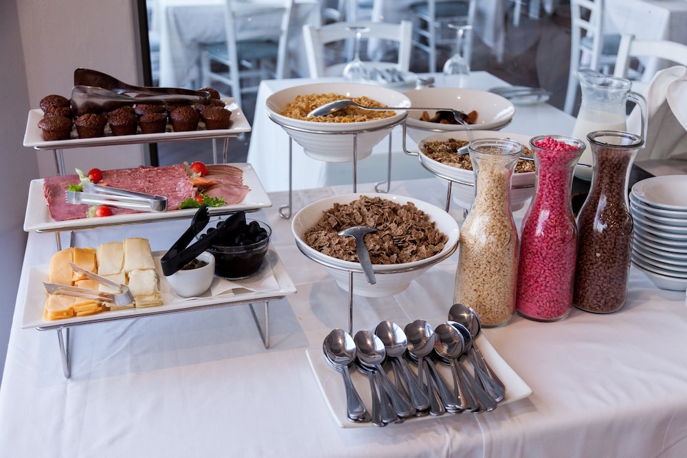 Dolphin Beach Hotel — Restaurant & bars in Cape Town, Western Cape