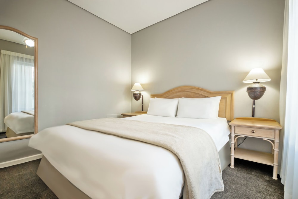 Dolphin Beach Hotel — Hotel rooms in Cape Town, Western Cape