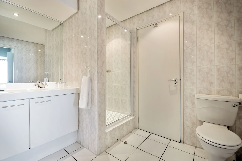 Dolphin Beach Hotel — Hotel rooms in Cape Town, Western Cape