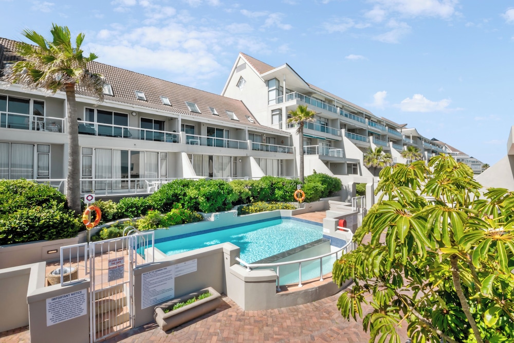 Dolphin Beach Hotel — Hotel building in Cape Town, Western Cape
