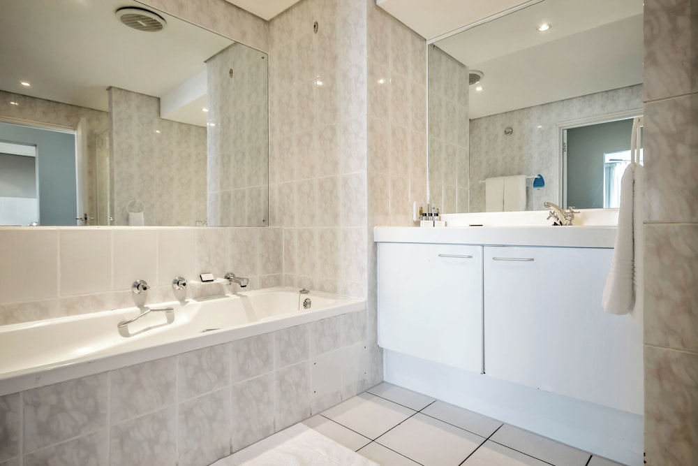 Dolphin Beach Hotel — Hotel rooms in Cape Town, Western Cape