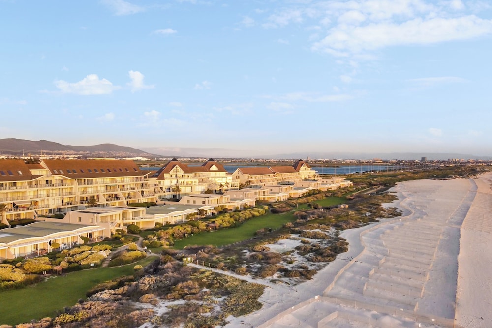 Dolphin Beach Hotel — Hotel building in Cape Town, Western Cape