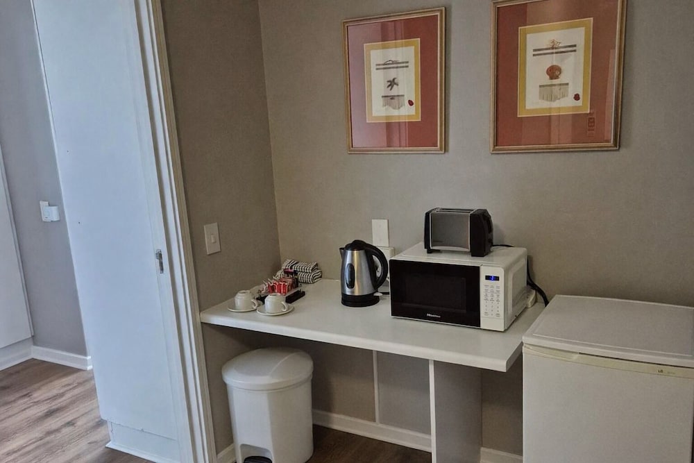 Dolphin Beach Hotel — Hotel rooms in Cape Town, Western Cape