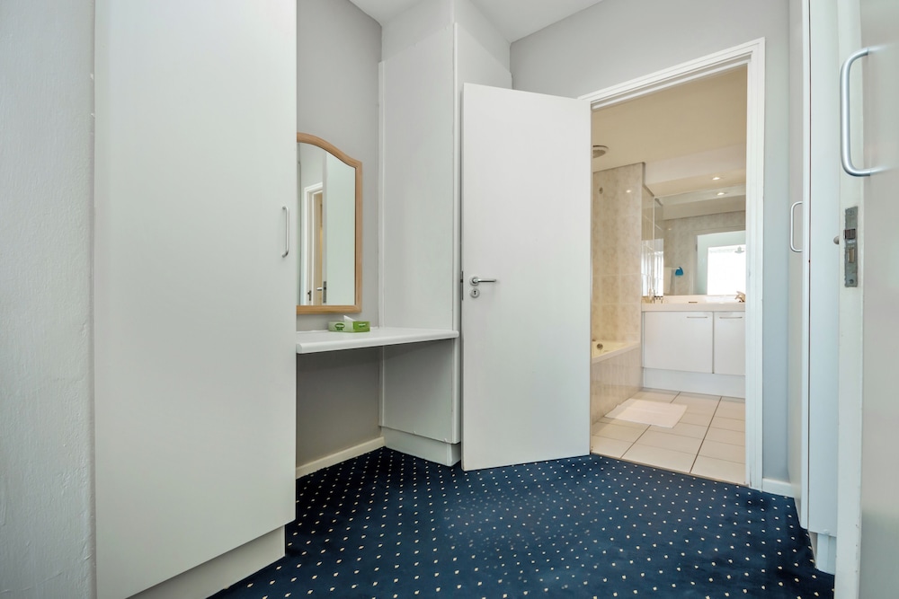 Dolphin Beach Hotel — Hotel rooms in Cape Town, Western Cape