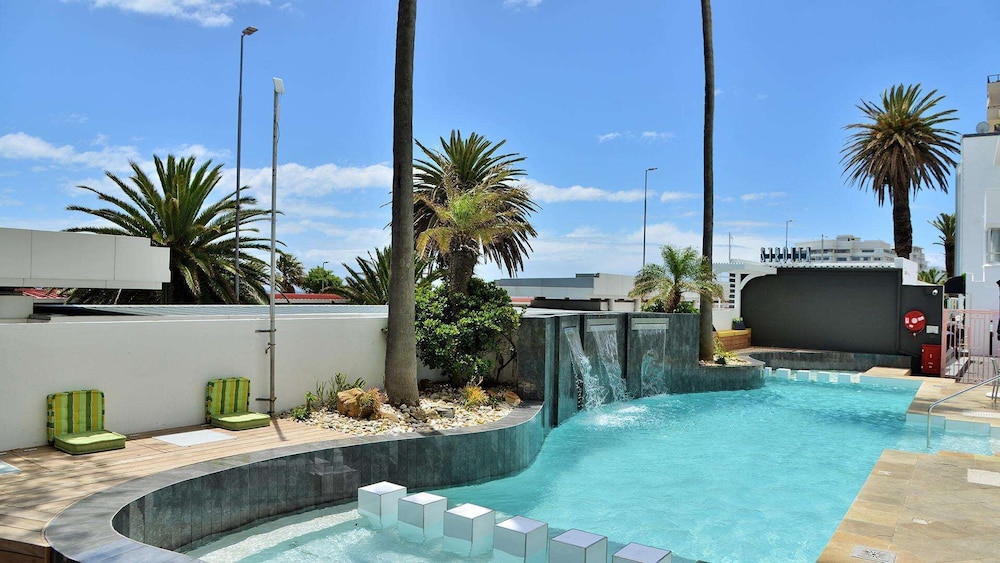 Peninsula All-Suite Hotel by Dream Resorts — Swimming pool in Cape Town, Western Cape
