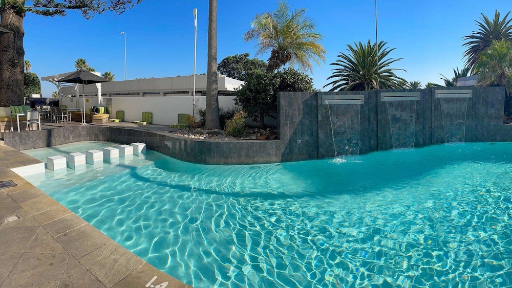 Peninsula All-Suite Hotel by Dream Resorts — Swimming pool in Cape Town, Western Cape