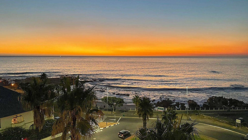 Peninsula All-Suite Hotel by Dream Resorts — Beach in Cape Town, Western Cape