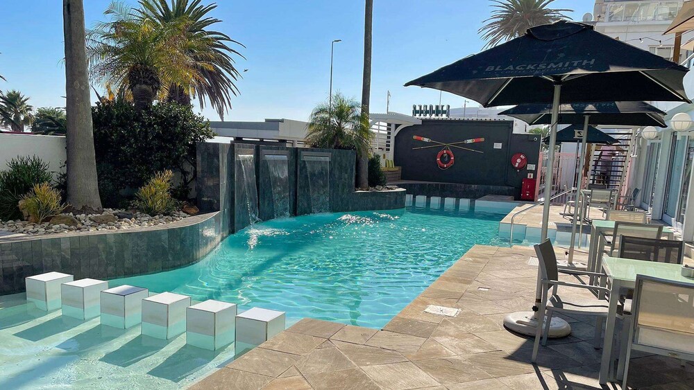 Peninsula All-Suite Hotel by Dream Resorts — Swimming pool in Cape Town, Western Cape