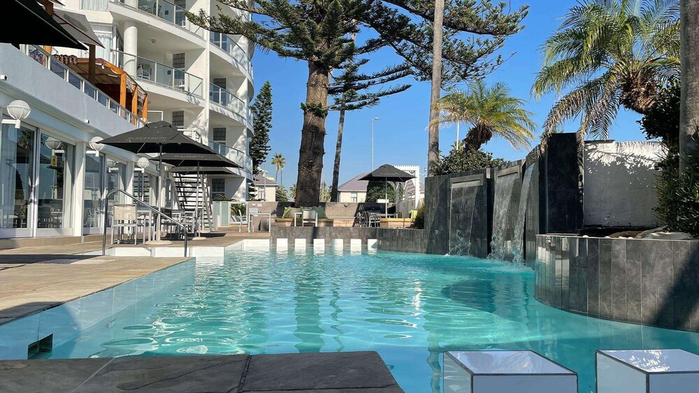 Peninsula All-Suite Hotel by Dream Resorts — Swimming pool in Cape Town, Western Cape