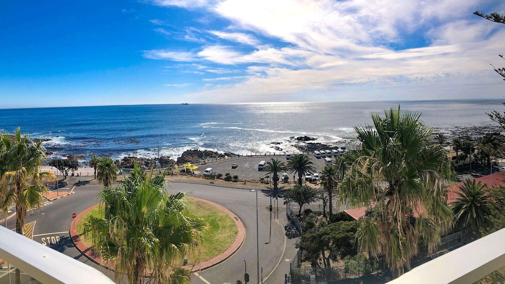 Peninsula All-Suite Hotel by Dream Resorts — Attractions in the area in Cape Town, Western Cape