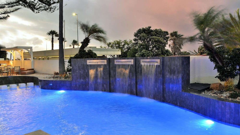 Peninsula All-Suite Hotel by Dream Resorts — Swimming pool in Cape Town, Western Cape