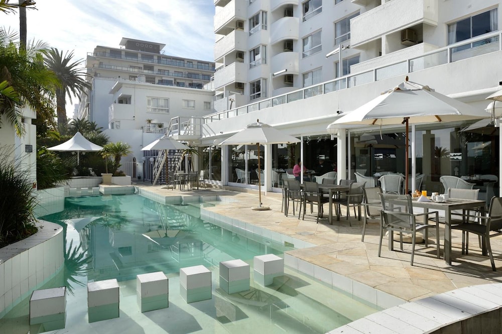 Peninsula All-Suite Hotel by Dream Resorts — Swimming pool in Cape Town, Western Cape