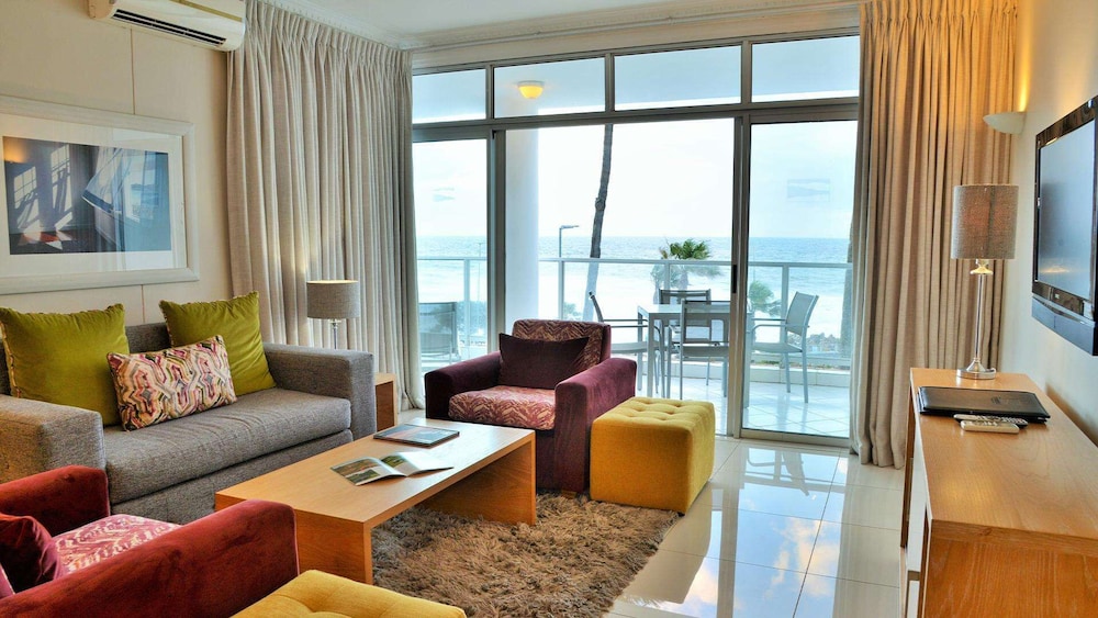 Peninsula All-Suite Hotel by Dream Resorts — Hotel rooms in Cape Town, Western Cape