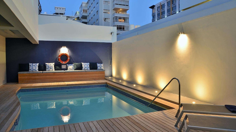 Peninsula All-Suite Hotel by Dream Resorts — Swimming pool in Cape Town, Western Cape