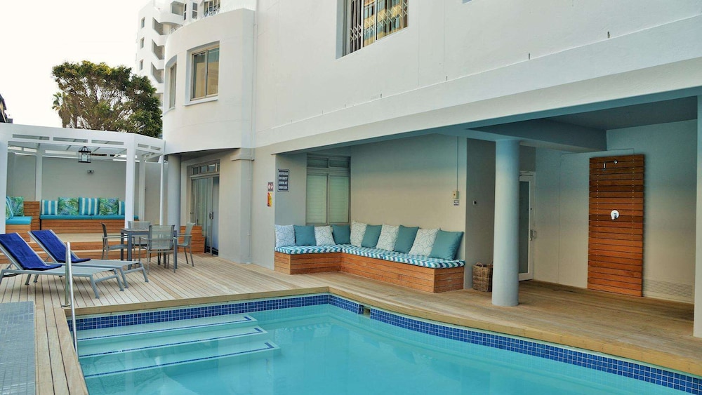 Peninsula All-Suite Hotel by Dream Resorts — Swimming pool in Cape Town, Western Cape